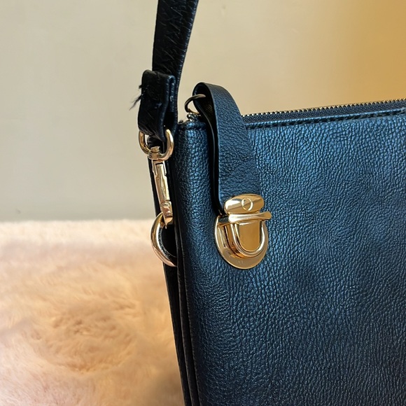 NWOT VEGAN PURSE LEATHER LOOK. BLACK - Picture 2 of 7